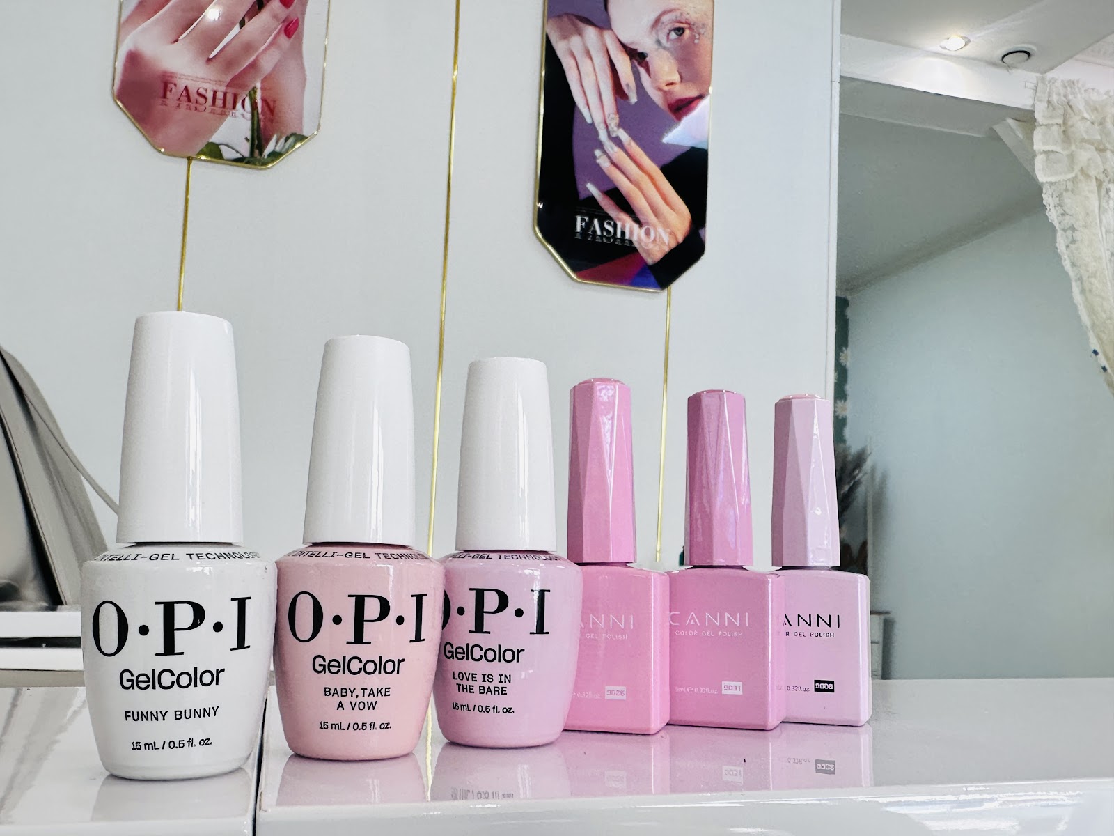 Étagère de vernis à ongles OPI et CANNI